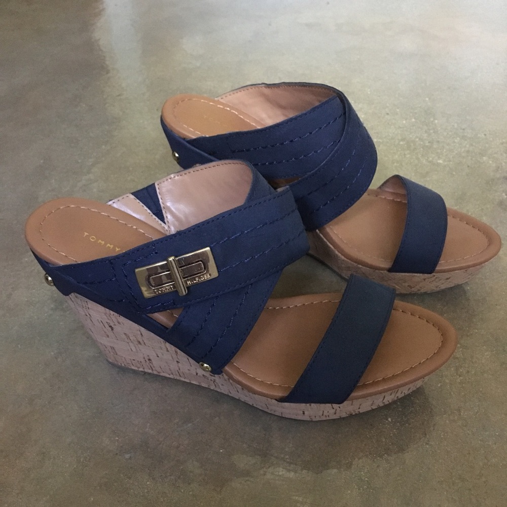 EUC Tommy Hilfiger Navy wedge sandals